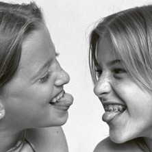 Girls. Adolescence, Mode, R&eacute;bellion - Billet Simple