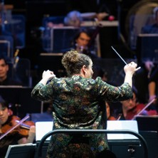 Br&iacute;o Orchestre Divertimento Dirig&eacute; par Zahia Ziouani