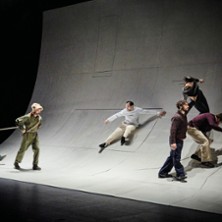 Immaqaa, Ici Peut-être - Mathurin Bolze - Théâtre du Rond-Point, Paris