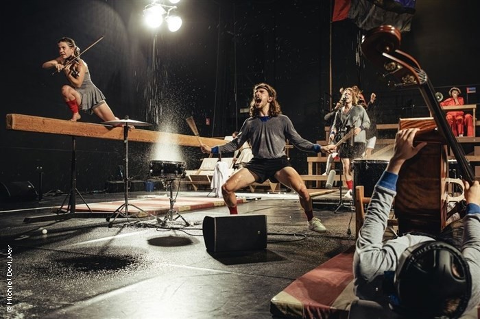 One song de Miet Warlop