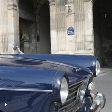 Visite Insolite dans Paris en Peugeot 404