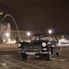 Balade VIP dans Paris en Peugeot 404 avec Champagne
